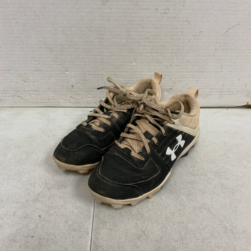 Vist Large View of Product Image Which is Used Under Armour Junior 02.5 Baseball and Softball Cleats 11762-S000053325