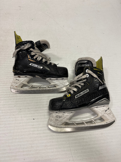 Vist Large View of Product Image Which is Used Bauer S35 Junior Hockey Skate Junior 01