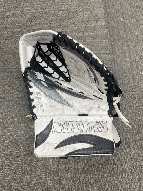 Vist Large View of Product Image Which is Used Vaughn 7200 Junior Goalie Blocker White