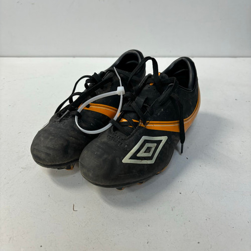 Vist Large View of Product Image Which is Umbro Soccer Soccer Outdoor Cleats