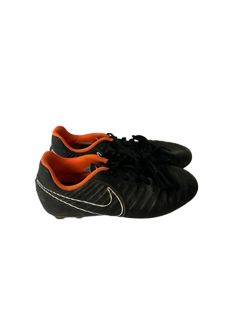 Vist Large View of Product Image Which is Used Nike Junior Soccer Cleats Size 04