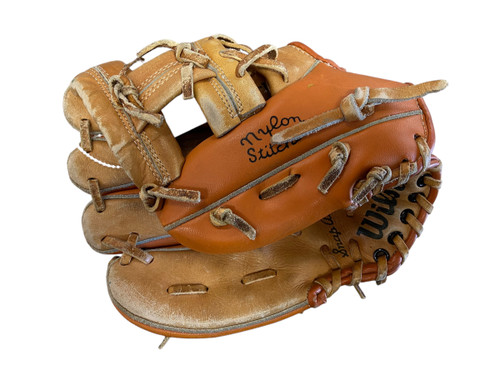 Vist Large View of Product Image Which is Used Wilson GEORGE BRETT BB/SB Glove LH Throw Brown 10"
