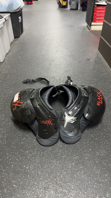 Vist Large View of Product Image Which is Used Bike BLACK MAXX FB Shoulder Pads Black SM