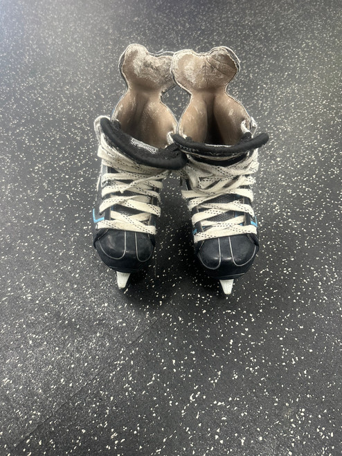 Vist Large View of Product Image Which is Used CCM V10 Junior Hockey Skate Junior 02