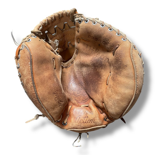 Vist Large View of Product Image Which is Used Wilson A2000 BB/SB Catchers RH Throw Brown 32"