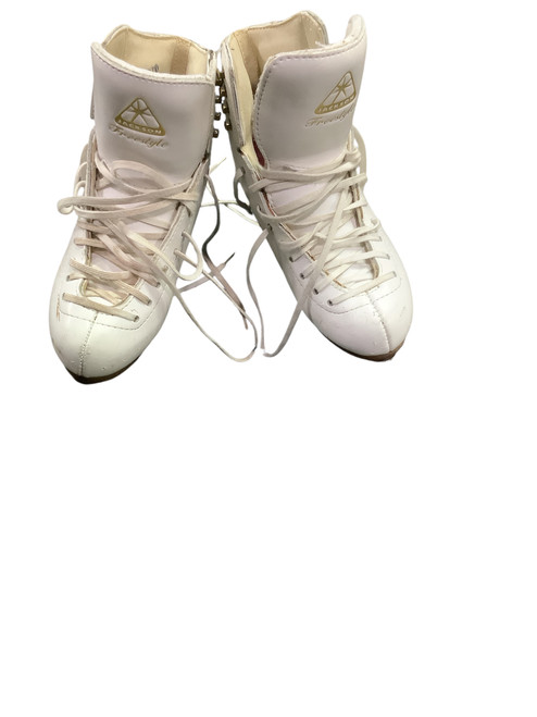 Vist Large View of Product Image Which is Used Jackson FREESTYLE Girls Figure Skate White 6.5b