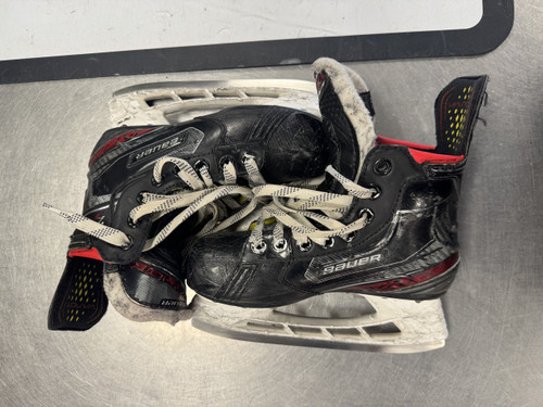 Vist Large View of Product Image Which is Used Bauer VAPOR 2X Youth Hockey Skate Youth 13.5