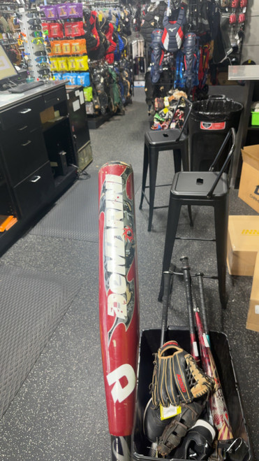 Vist Large View of Product Image Which is Used Demarini VOODOO BB/SB USSSA 2 5/8 Bat 31"