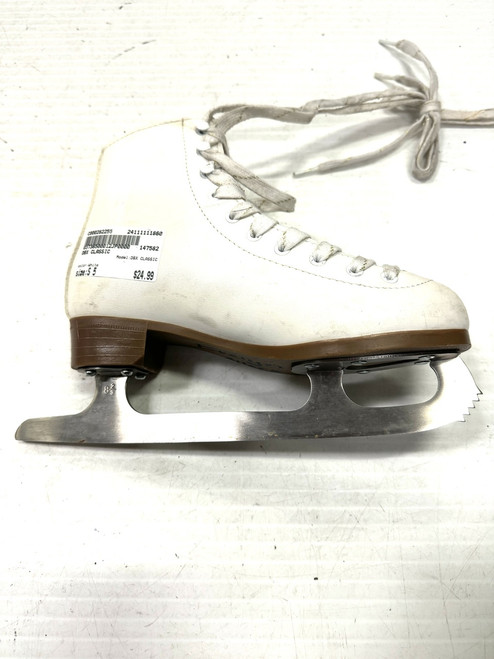 Vist Large View of Product Image Which is Used DBX CLASSIC WomensFigure Skate White Senior 5