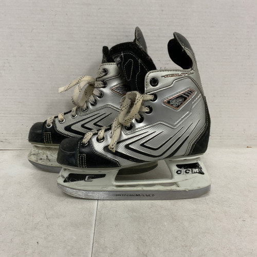 Vist Large View of Product Image Which is Used CCM AGILITY 2.0 Junior Hockey Skate Junior 02