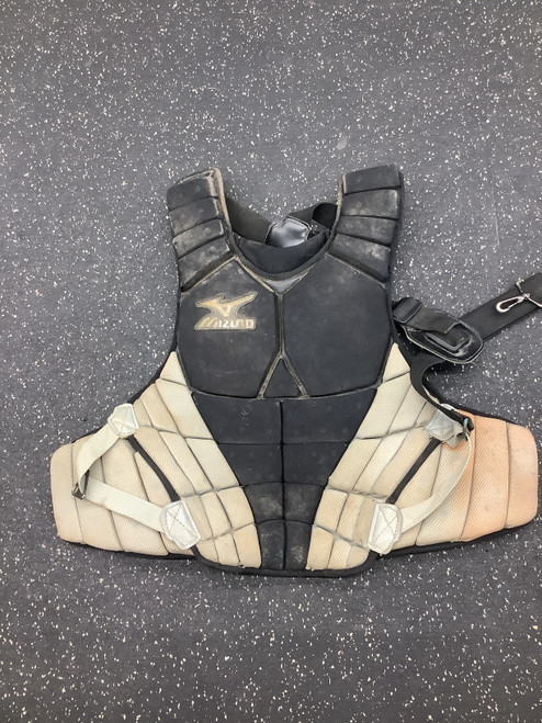 Vist Large View of Product Image Which is Used Mizuno DRYLITE Catchers Chest Protector Black Adult