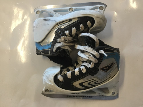 Used CCM VECTOR 4.0 Junior Goalie Skate Junior 01 11779-S000192460