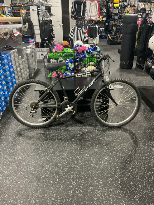 Vist Large View of Product Image Which is Used Giant RINCON Mountain Bike Mens Black 48-52cm - 19-20" - LG Frame