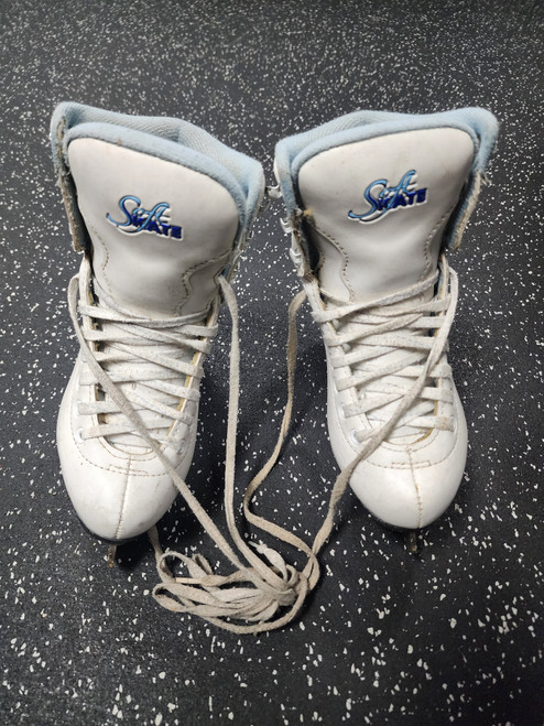 Vist Large View of Product Image Which is Used SOFT SKATE Womens Softboot Skate White Junior Boot Size 33