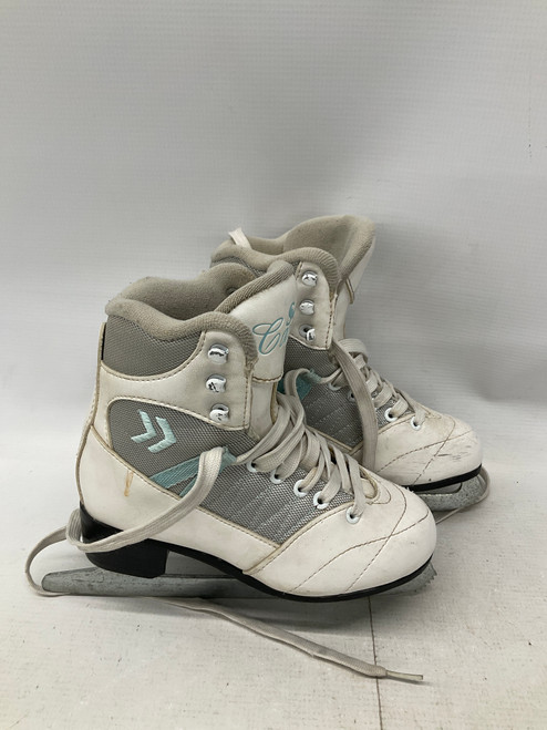 Vist Large View of Product Image Which is Used SOFT CAMEO SKATES Girls Softboot Skate White Junior 02