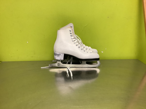 Vist Large View of Product Image Which is Used CCM FIGURE SKATES Girls Figure Skate White Junior 02