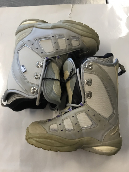 Vist Large View of Product Image Which is Used Womens Snowboard Boots Grey Senior 4.5 11779-S000184347