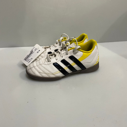Vist Large View of Product Image Which is Used Adidas Soccer Indoor Shoes White Junior 01