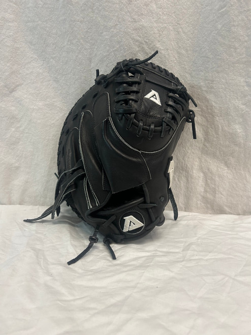 Vist Large View of Product Image Which is New Akadema APM40 BB/SB Catchers RH Throw Black 33 1/2"