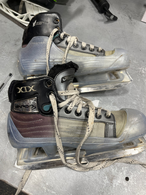 Used Bauer VAPOR XIX Intermediate Goalie Skate Intermediate 5.0 11337-S000450739