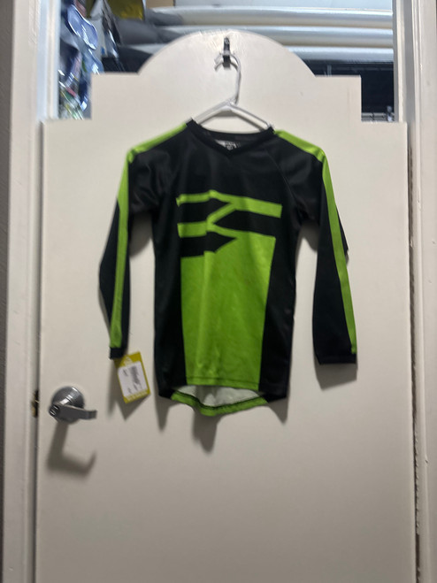 Vist Large View of Product Image Which is Used Bilt Youth Top Green MD