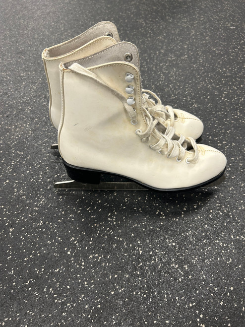 Vist Large View of Product Image Which is Used CCM CHAMPION WomensFigure Skate White Senior 7