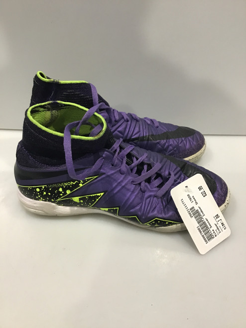 Vist Large View of Product Image Which is Used Nike Soccer Indoor Shoes Purple Junior 04