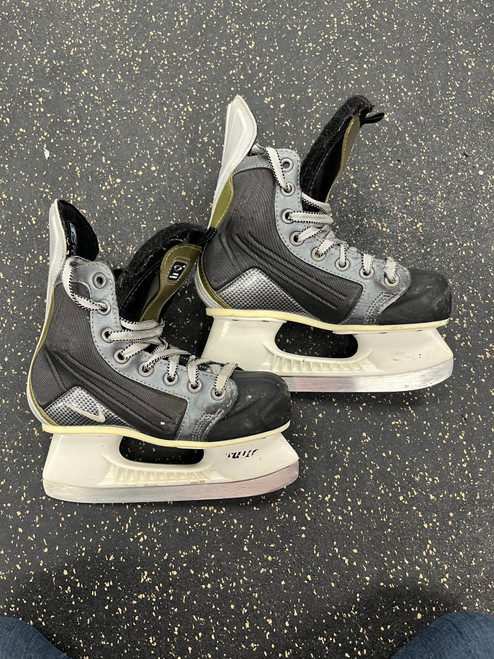 Vist Large View of Product Image Which is Used Nike QUEST 4 Junior Hockey Skate Junior 02 11774-S000079027