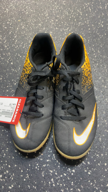 Vist Large View of Product Image Which is Used Nike Soccer Indoor Shoes Black And Orange Junior 04