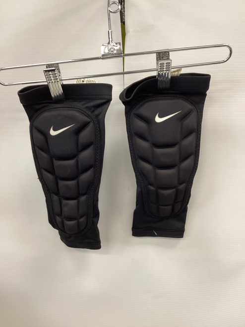Vist Large View of Product Image Which is Used Nike Soccer Shin Guards Youth Black MD