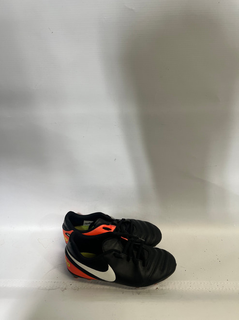 Vist Large View of Product Image Which is Used Nike Soccer Cleats Black And Pink Junior 05 11843-S000010125