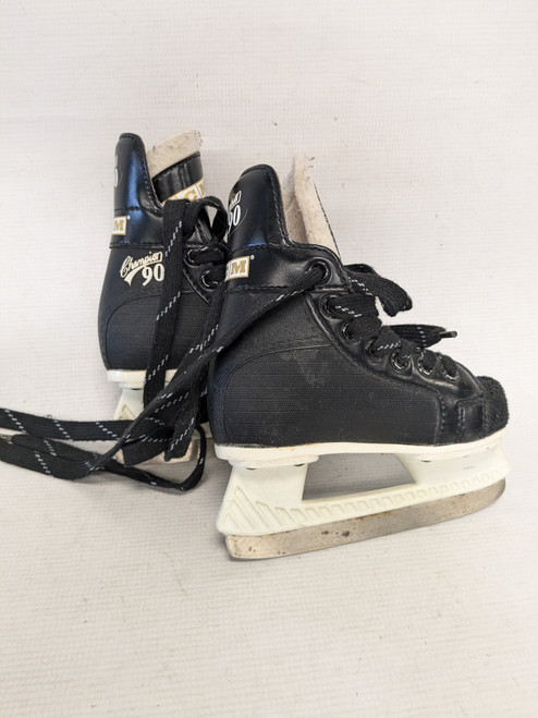 Vist Large View of Product Image Which is Used CCM CHAMPION 90 Youth Hockey Skate Youth 06.0