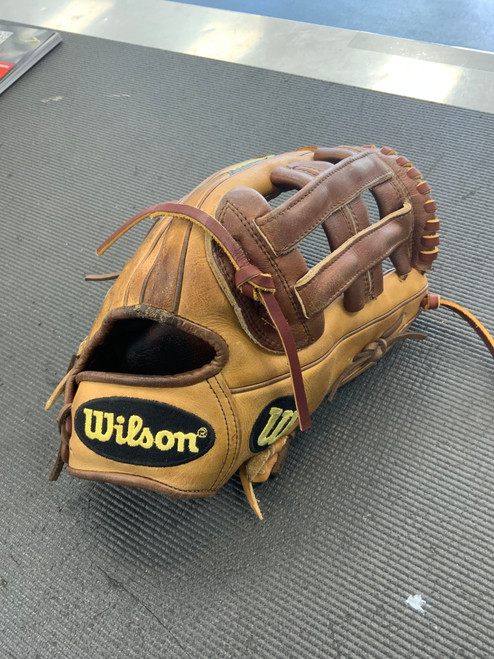 Vist Large View of Product Image Which is Used Wilson A2K DW5 BB/SB Glove RH Throw Chocolate And Almond 12" 11770-S000056843
