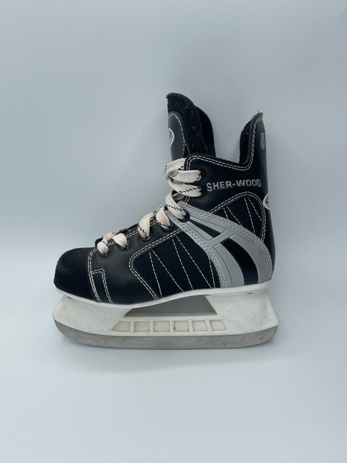 Vist Large View of Product Image Which is Used Sher-wood 5500 Junior Hockey Skate Junior 02