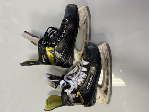 Vist Large View of Product Image Which is Used Bauer 3S FIT 2 Junior Hockey Skate Junior 04 11860-S000287271