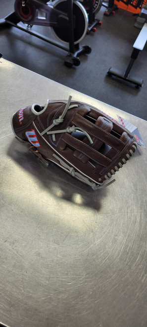 Vist Large View of Product Image Which is Wilson NEW A1000 BB/SB Glove RH Throw Brown 12 1/2"