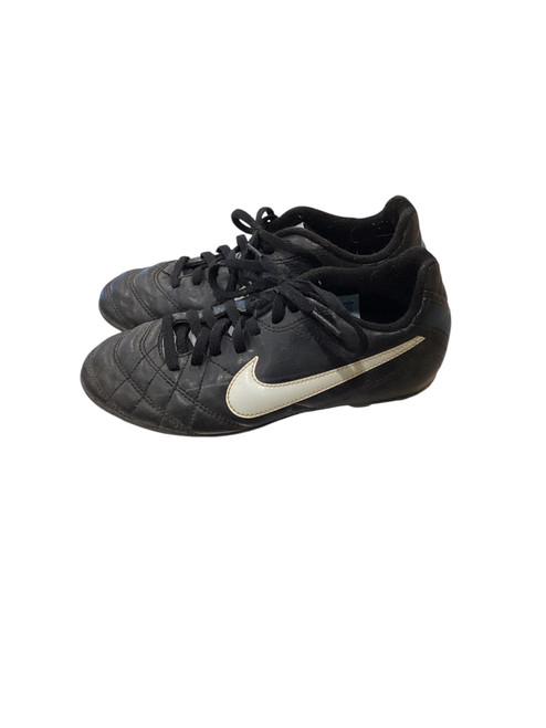 Vist Large View of Product Image Which is Used Nike Soccer Cleats Black Junior 02.5