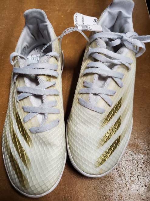 Vist Large View of Product Image Which is Used Adidas Soccer Indoor Shoes White Junior 01.5