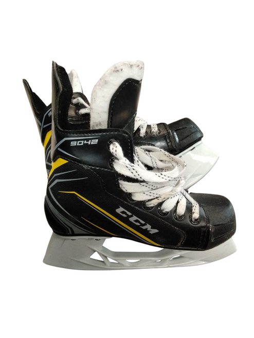 Used CCM TACKS 9042 Junior Hockey Skate Junior 01 11866-S000021627