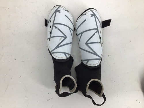 Used JR SHIN GUARDS UP TO 4FT 7IN Soccer Shin Guards Youth White MD 11752-S000062309