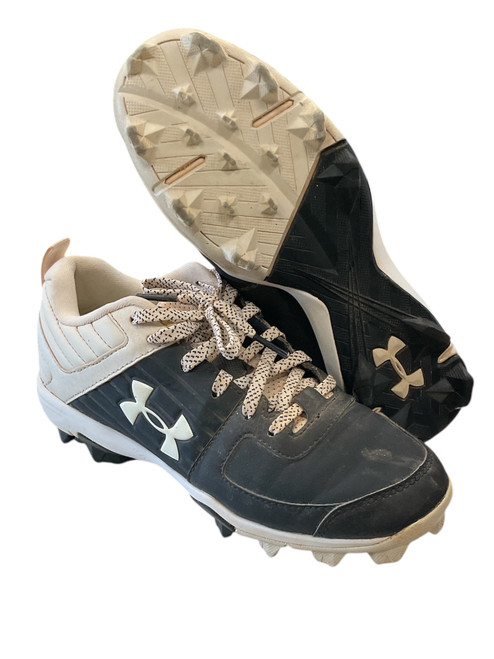 Vist Large View of Product Image Which is Used Under Armour LEADOFF BB/SB Cleats Black Junior 04 11856-S000017599