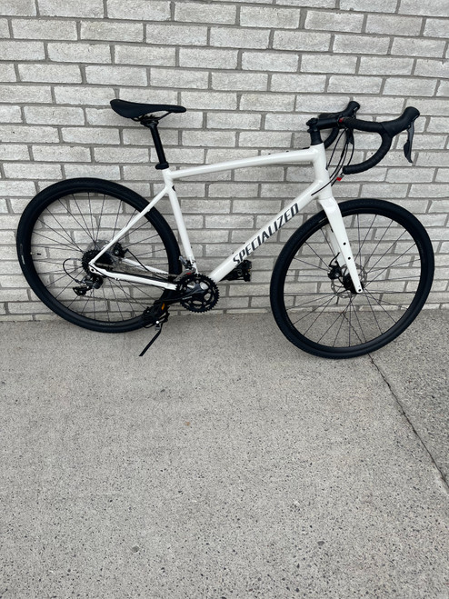 Vist Large View of Product Image Which is New DIVERGE E5 (58) WHITE