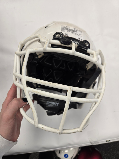 Used Schutt VENGEANCE A11 FB Helmet White XXS 11877-S000010657