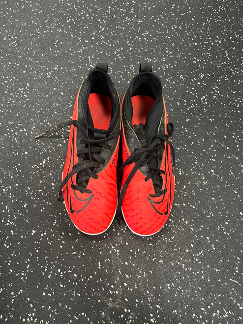 Vist Large View of Product Image Which is Used Nike Soccer Cleats Black And Red Junior 04.5