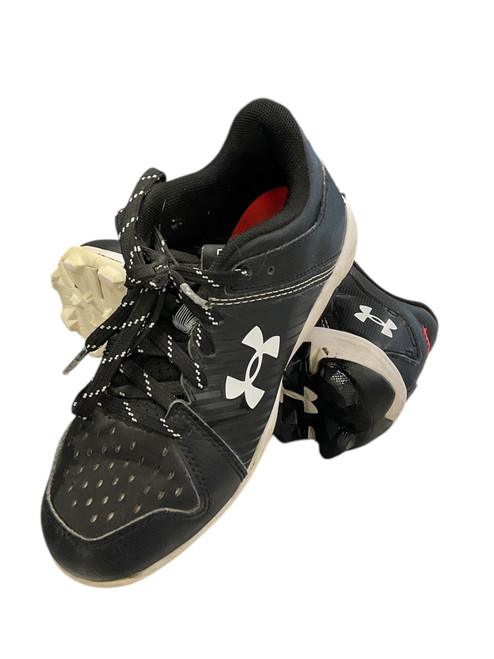Vist Large View of Product Image Which is Used Under Armour LEADOFF BB/SB Cleats Black Junior 03 11856-S000017778