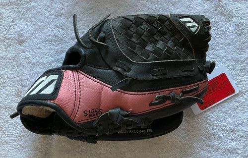 Vist Large View of Product Image Which is Mizuno Baseball and Softball Fielders Gloves