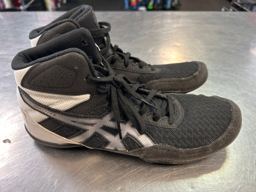 Vist Large View of Product Image Which is Used Asics Wrestling Shoes Black Senior 8