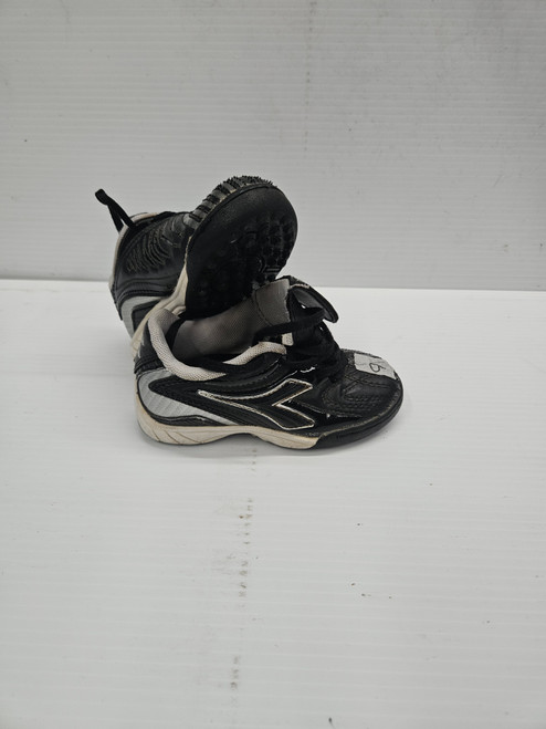 Vist Large View of Product Image Which is Used Diadora Soccer Indoor Shoes Black Youth 09.0