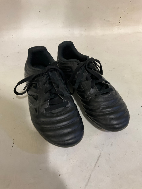 Used Adidas Soccer Cleats Black Junior 04 11790-S000043176 Vist Large View of Product Image Which is Used Adidas Soccer Cleats Black Junior 04