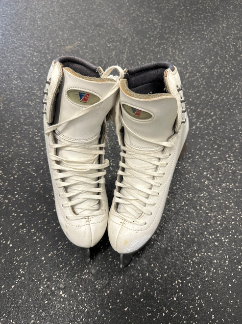 Vist Large View of Product Image Which is Used Riedell 133 MED Girls Figure Skate White Junior 04.5